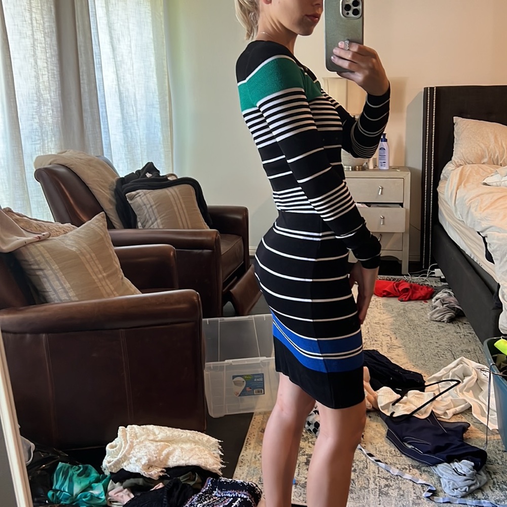 Fitted knit long sleeve dress - Picture 2 of 4
